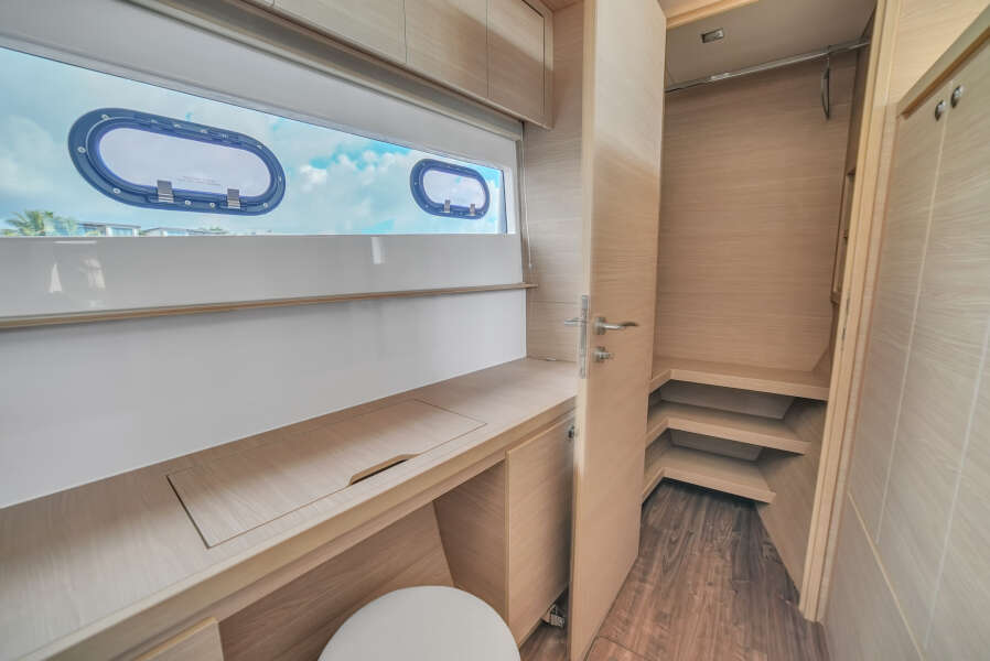 54ft Aquila Yacht For Sale