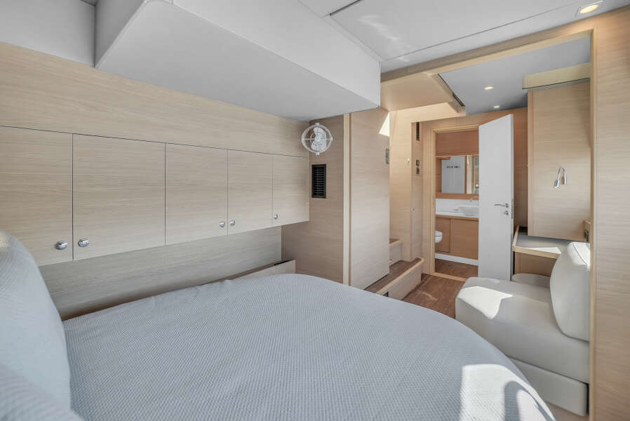 54ft Aquila Yacht For Sale