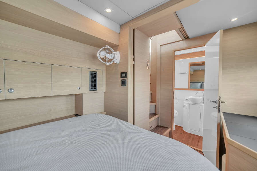 54ft Aquila Yacht For Sale