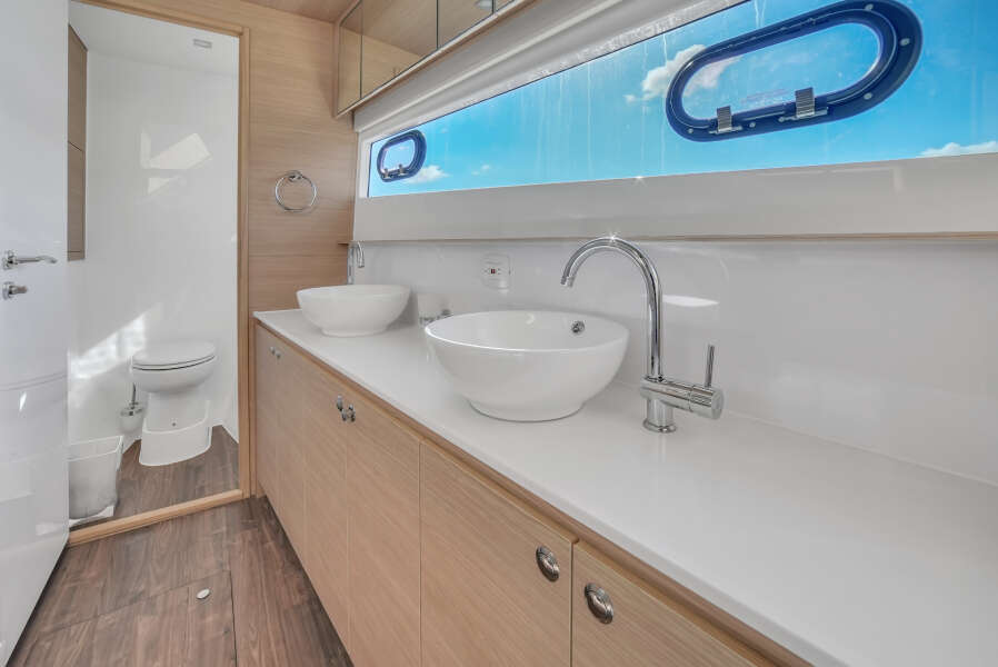 54ft Aquila Yacht For Sale