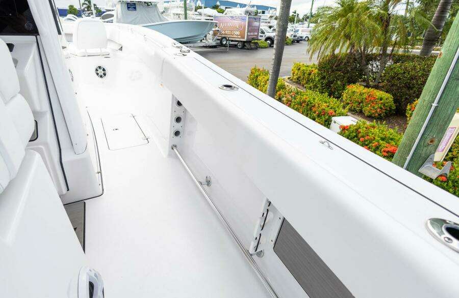 32ft Sportsman Yacht For Sale