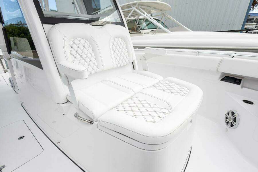 32ft Sportsman Yacht For Sale