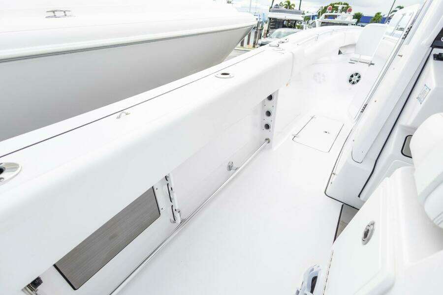 32ft Sportsman Yacht For Sale