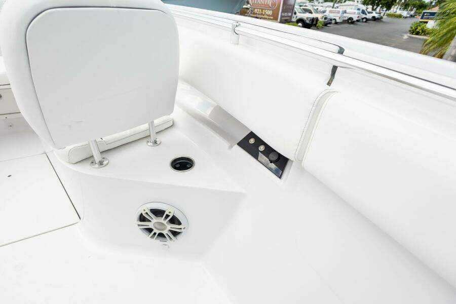 32ft Sportsman Yacht For Sale