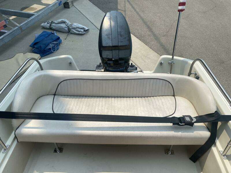 17ft Boston Whaler Yacht For Sale