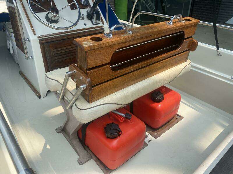 17ft Boston Whaler Yacht For Sale