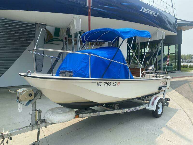 17ft Boston Whaler Yacht For Sale