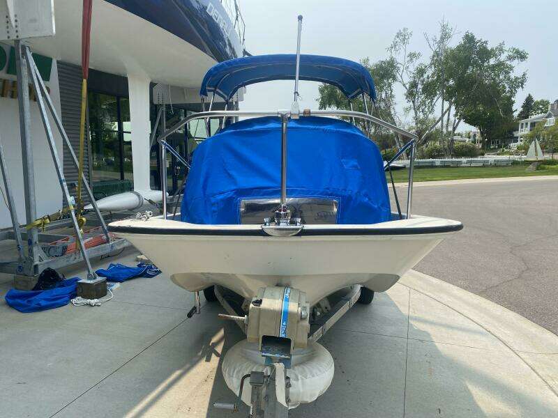 17ft Boston Whaler Yacht For Sale