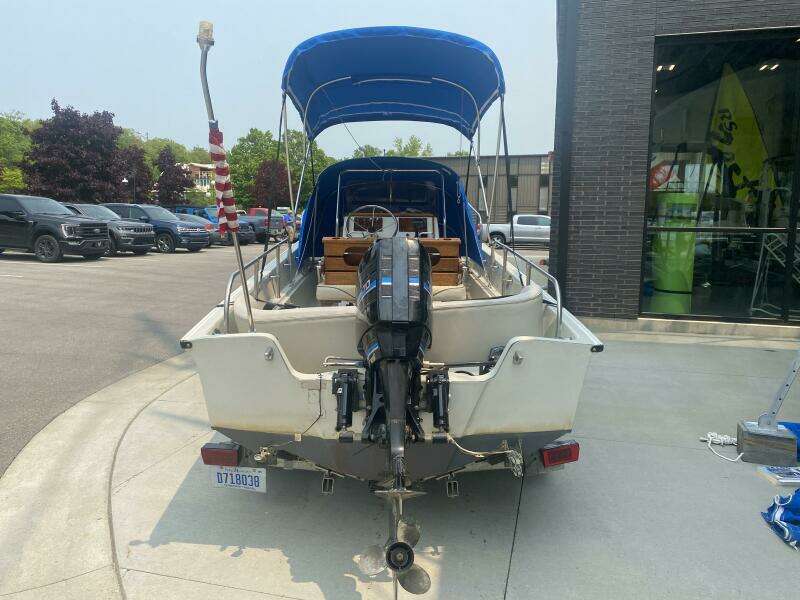17ft Boston Whaler Yacht For Sale