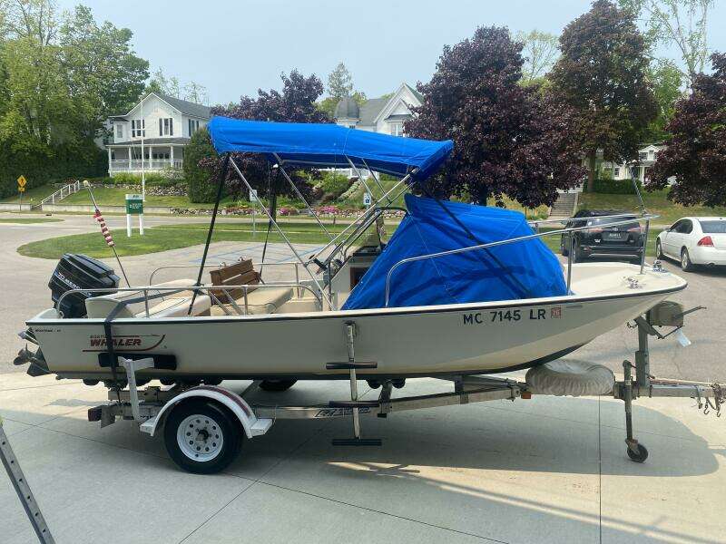 17ft Boston Whaler Yacht For Sale