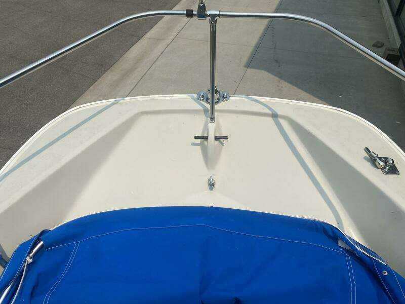 17ft Boston Whaler Yacht For Sale