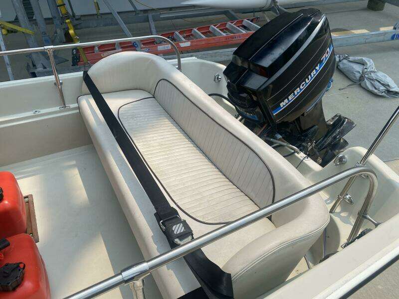 17ft Boston Whaler Yacht For Sale