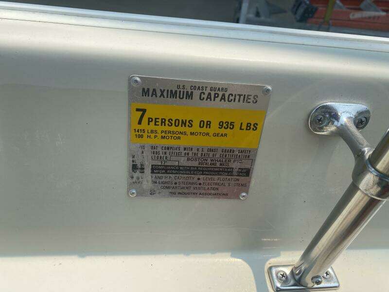 17ft Boston Whaler Yacht For Sale