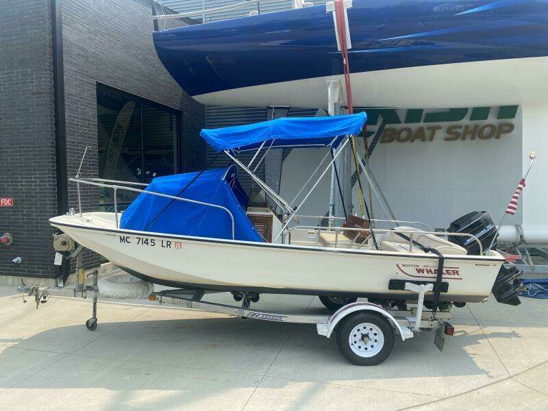17ft Boston Whaler Yacht For Sale
