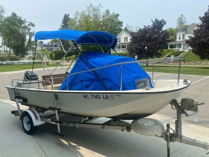 17ft Boston Whaler Yacht For Sale