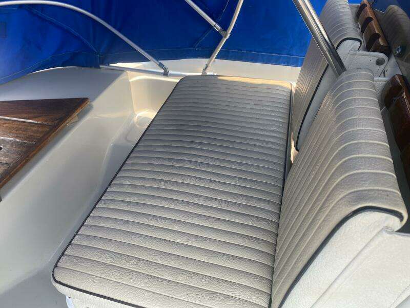 17ft Boston Whaler Yacht For Sale