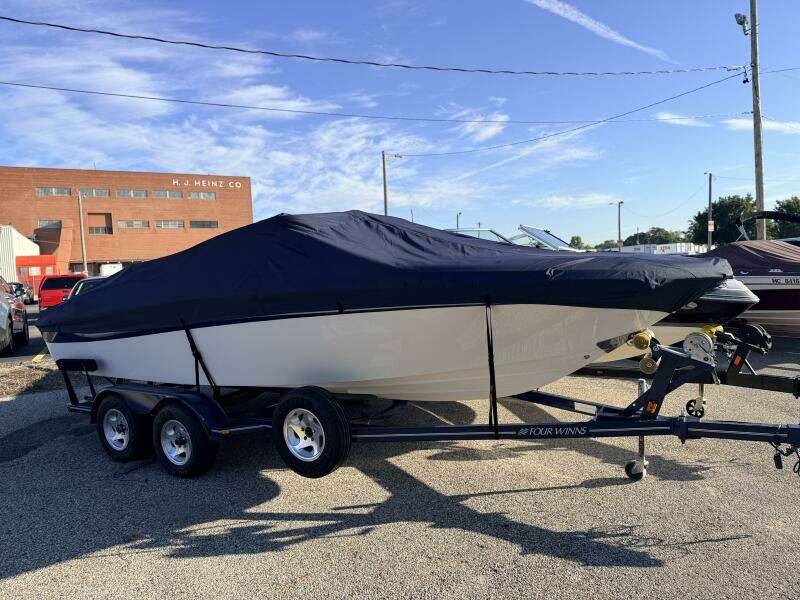 22ft Four Winns Yacht For Sale