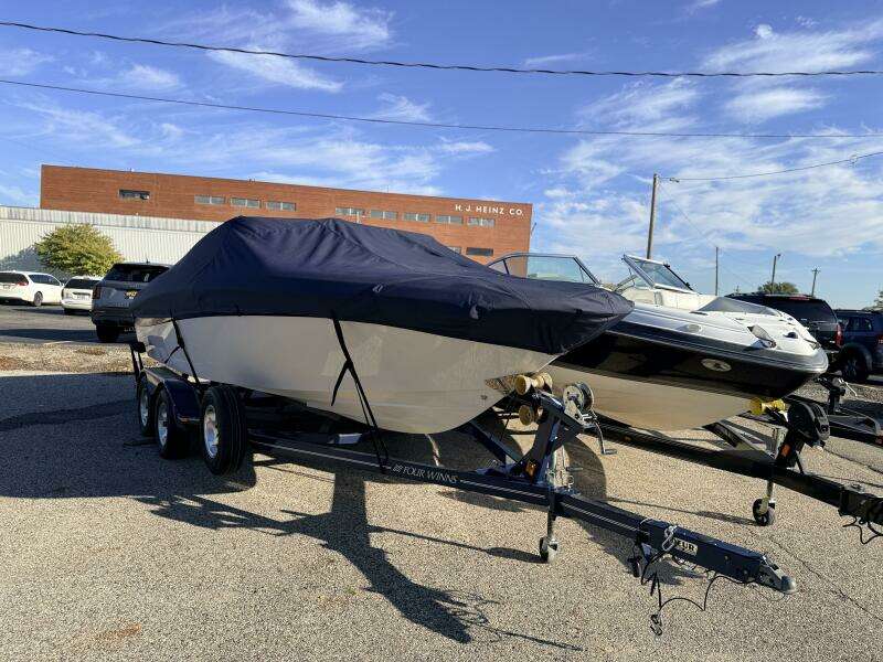 22ft Four Winns Yacht For Sale