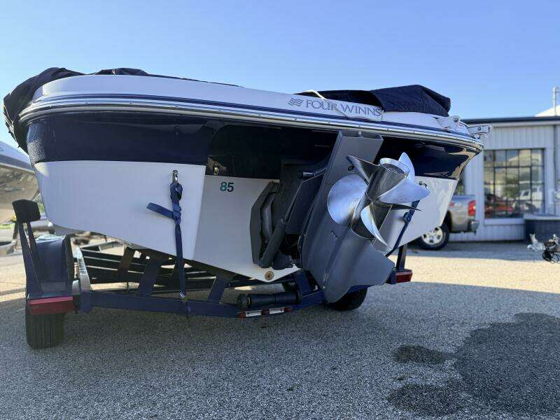 22ft Four Winns Yacht For Sale