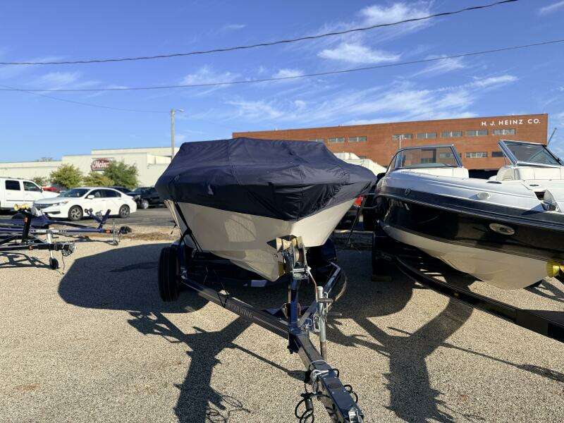 22ft Four Winns Yacht For Sale