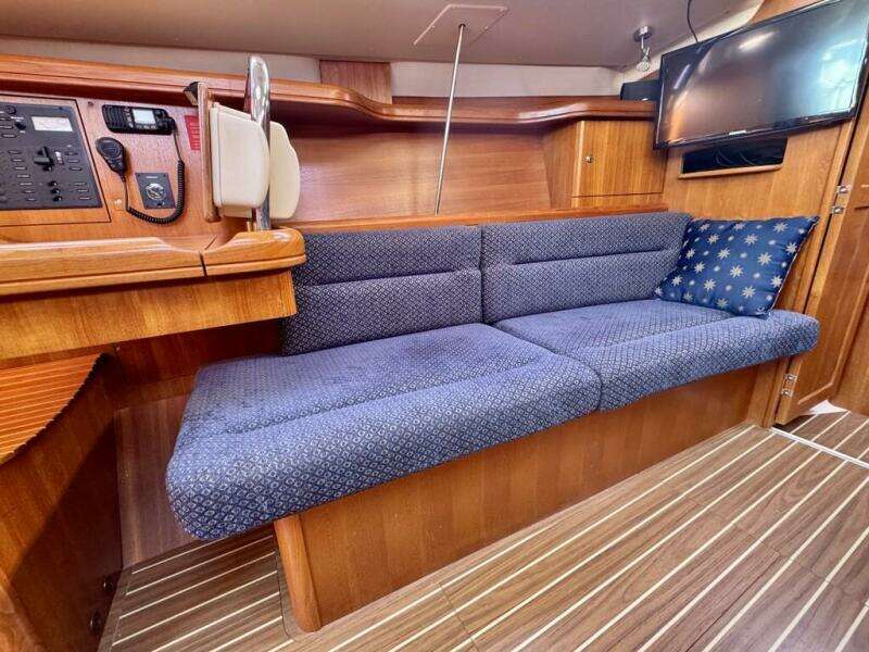 WINDEPENDENCE 38ft Hunter Yacht For Sale