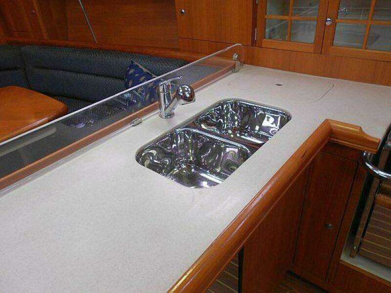 WINDEPENDENCE 38ft Hunter Yacht For Sale