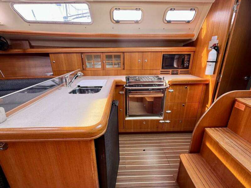 WINDEPENDENCE 38ft Hunter Yacht For Sale
