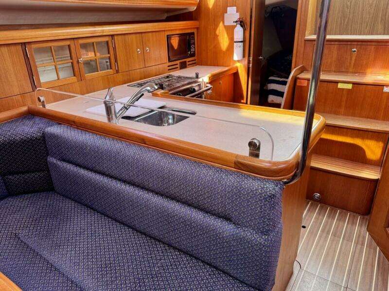 WINDEPENDENCE 38ft Hunter Yacht For Sale