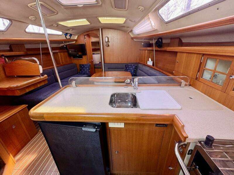 WINDEPENDENCE 38ft Hunter Yacht For Sale