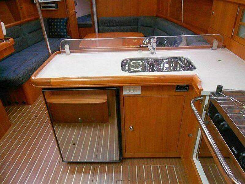 WINDEPENDENCE 38ft Hunter Yacht For Sale