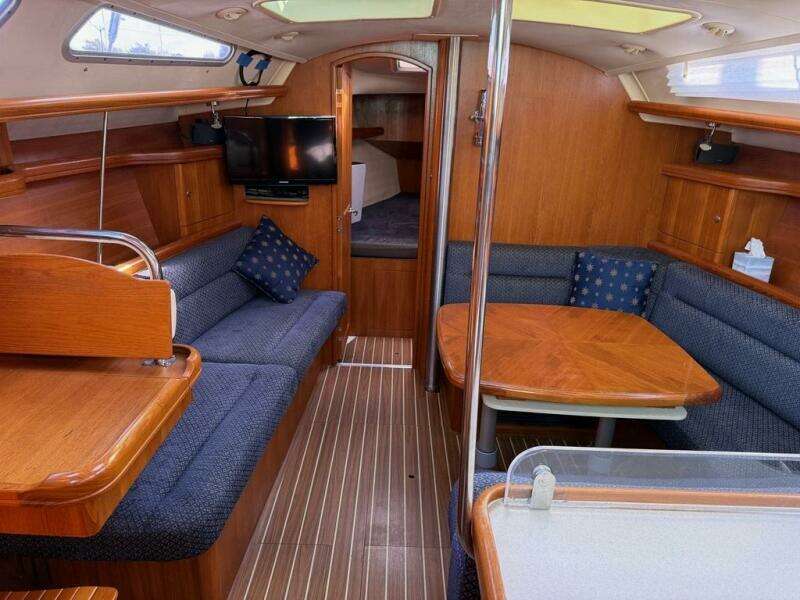 WINDEPENDENCE 38ft Hunter Yacht For Sale