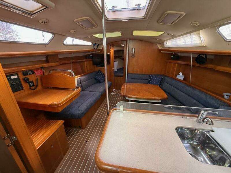 WINDEPENDENCE 38ft Hunter Yacht For Sale