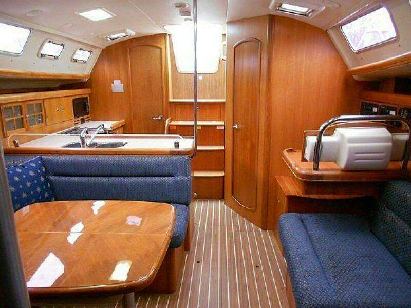 WINDEPENDENCE 38ft Hunter Yacht For Sale