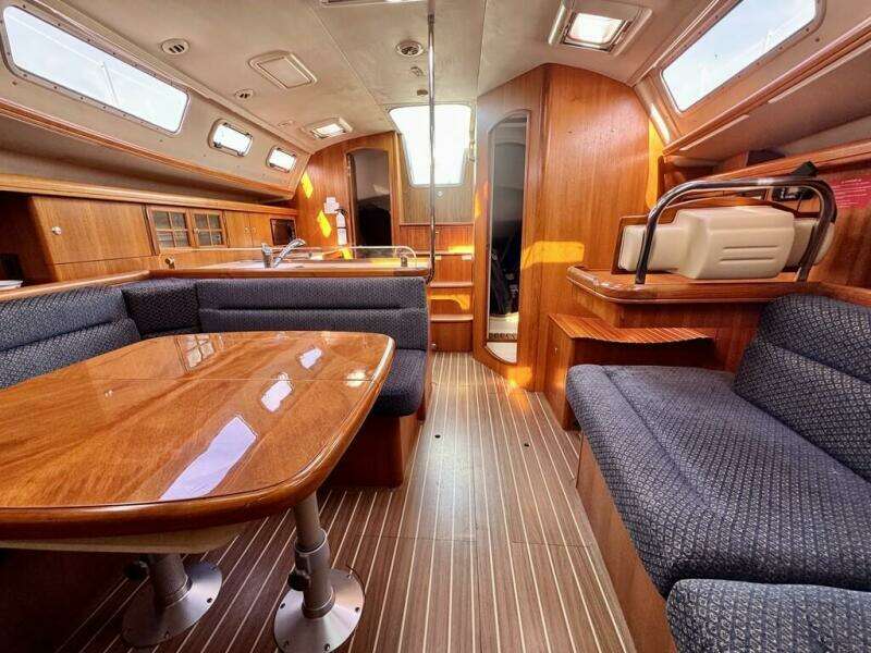 WINDEPENDENCE 38ft Hunter Yacht For Sale