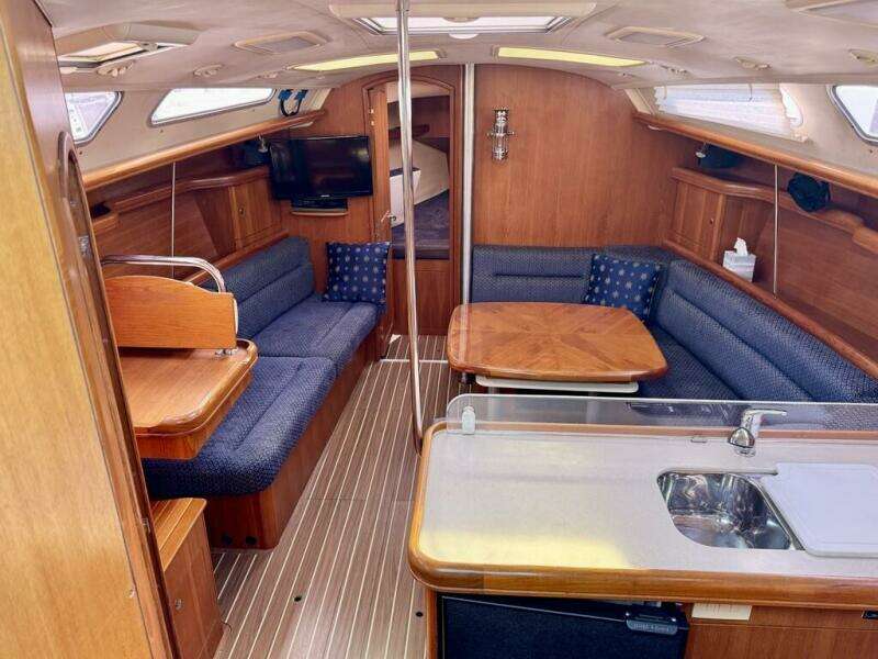 WINDEPENDENCE 38ft Hunter Yacht For Sale
