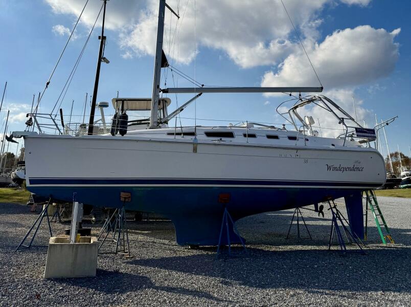38' 2006 Hunter 38