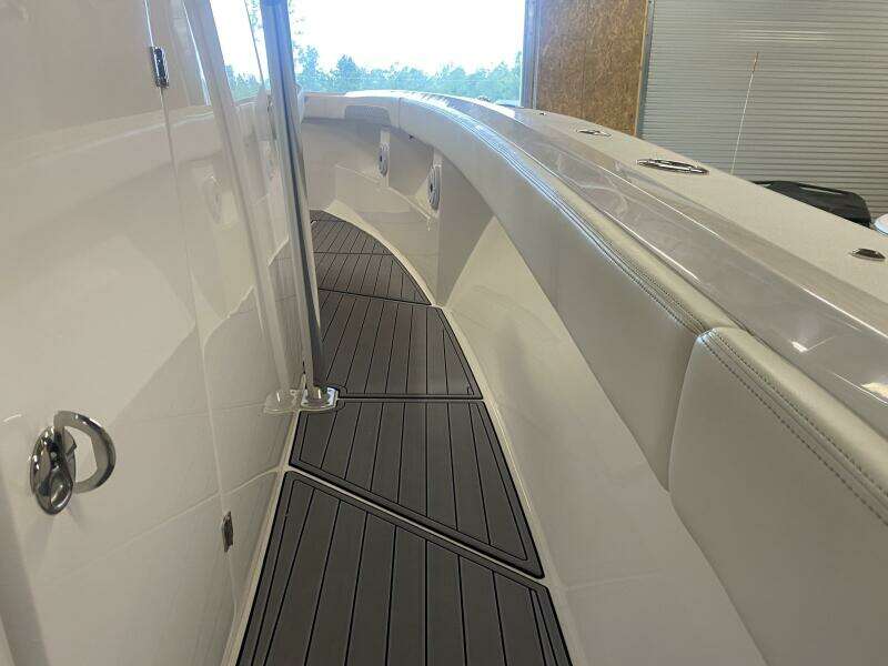 39ft Front Runner Yacht For Sale