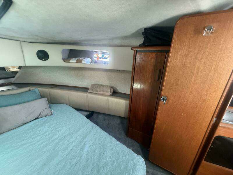 Shelter Belle 38ft Bayliner Yacht For Sale