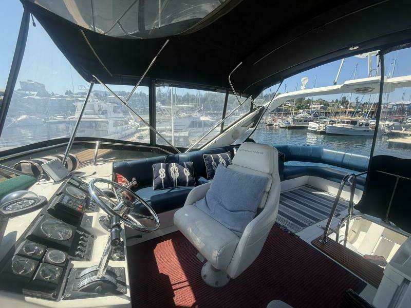 Shelter Belle 38ft Bayliner Yacht For Sale