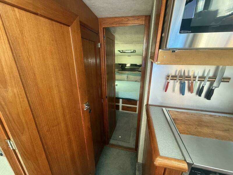Shelter Belle 38ft Bayliner Yacht For Sale