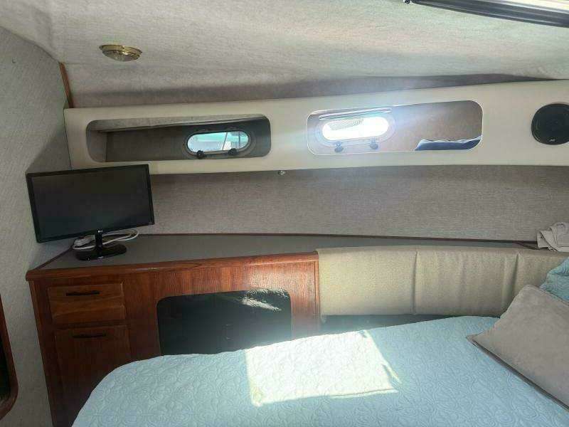 Shelter Belle 38ft Bayliner Yacht For Sale