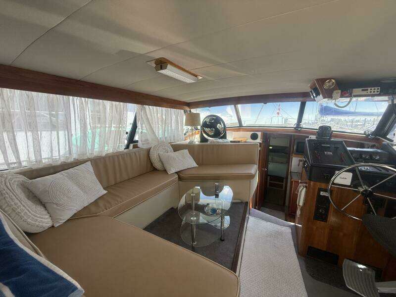 Shelter Belle 38ft Bayliner Yacht For Sale