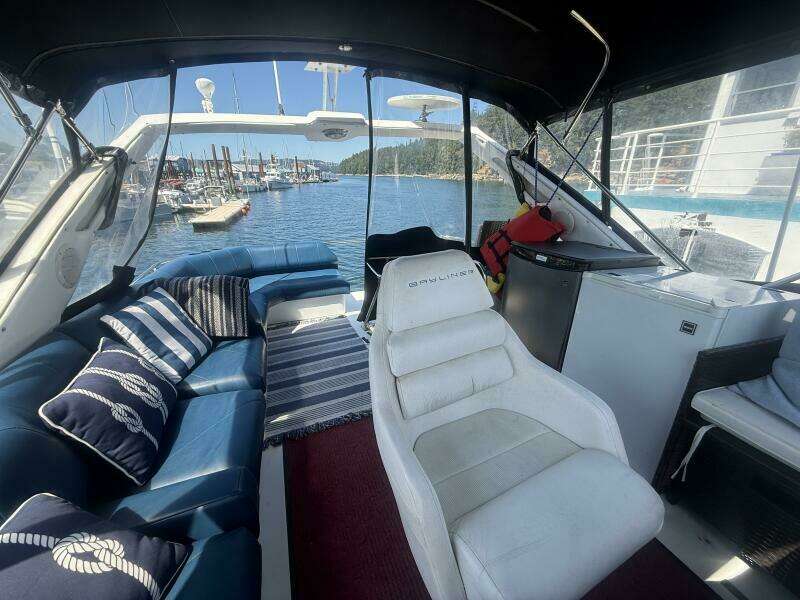Shelter Belle 38ft Bayliner Yacht For Sale