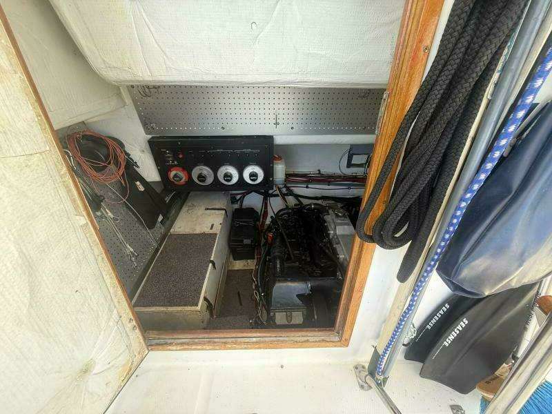 Shelter Belle 38ft Bayliner Yacht For Sale