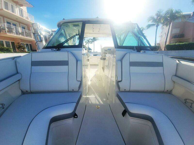 32ft Pursuit Yacht For Sale