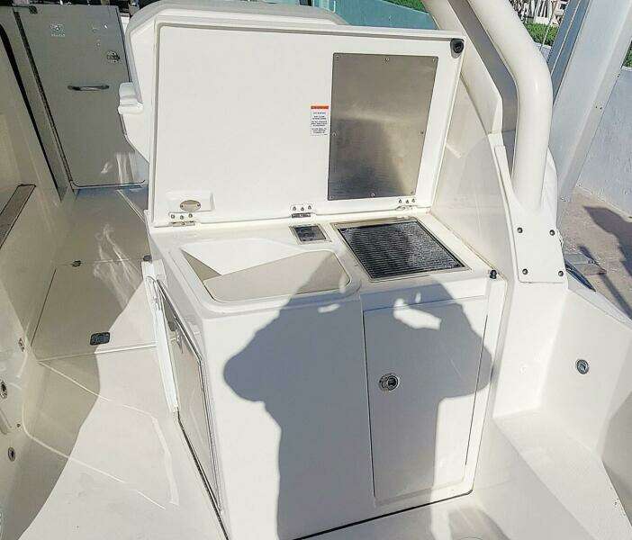 32ft Pursuit Yacht For Sale