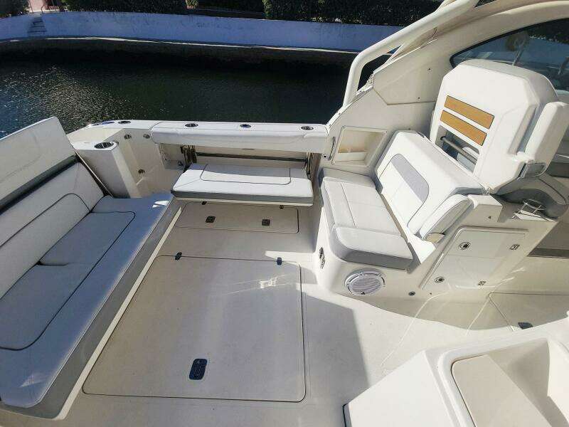 32ft Pursuit Yacht For Sale
