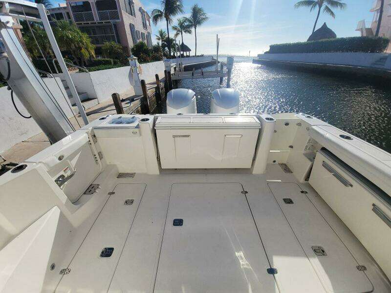 32ft Pursuit Yacht For Sale