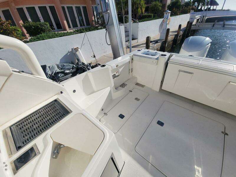 32ft Pursuit Yacht For Sale