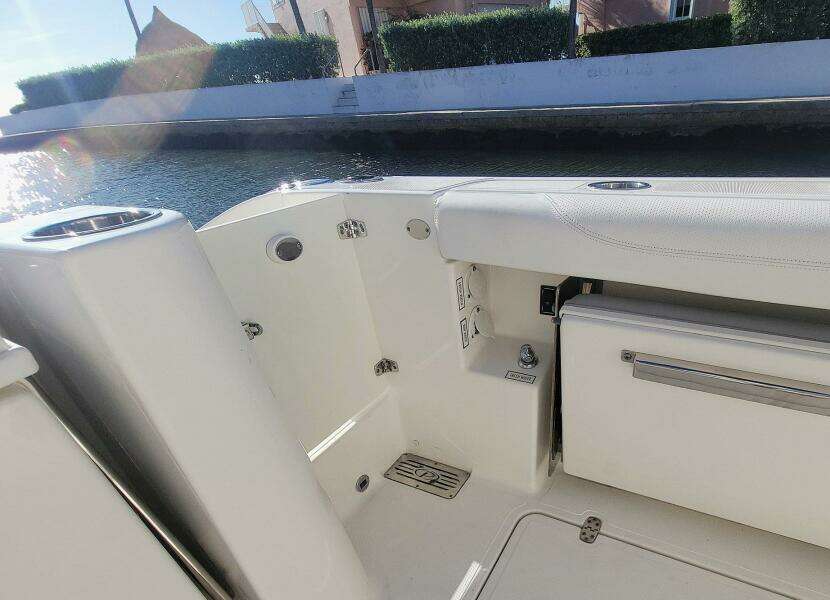 32ft Pursuit Yacht For Sale